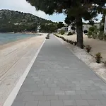 77 Beachfront Serenity Park za odmor Drage