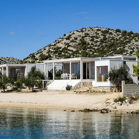 Vakantiepark Luxury Beachfront Eco 77 With Sauna *