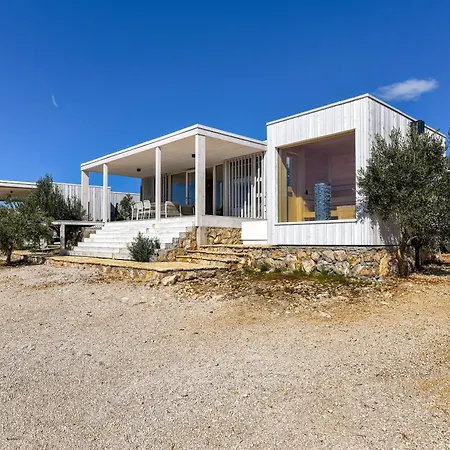 77 Beachfront Serenity