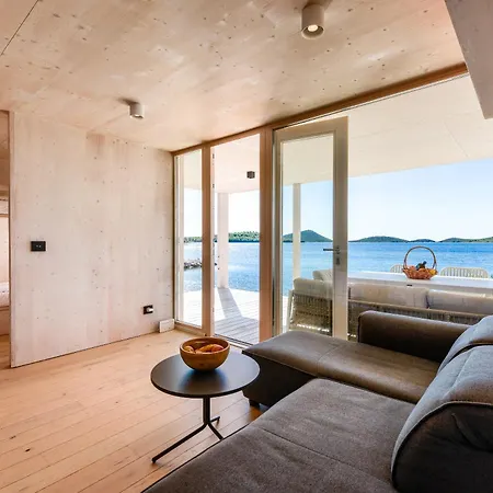 Vakantiepark Luxury Beachfront Eco 77 With Sauna *