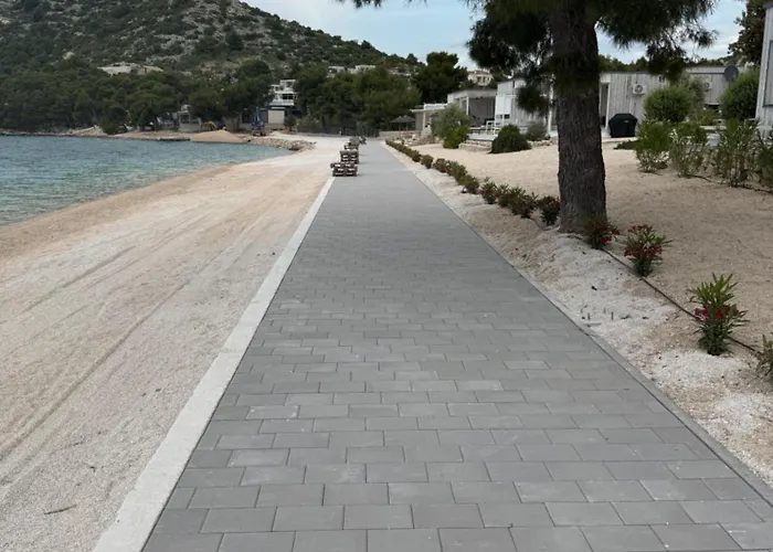 Luxury Beachfront Eco 77 With Sauna Parco vacanze Drage
