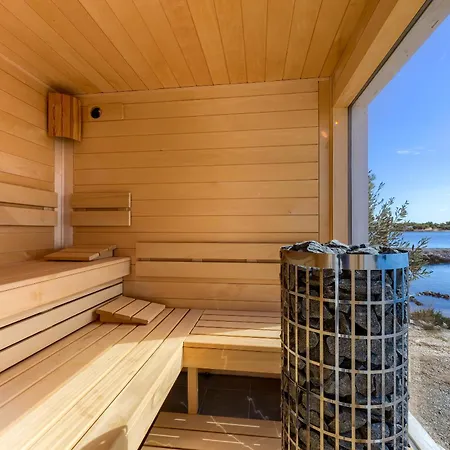 Luxury Beachfront Eco 77 With Sauna