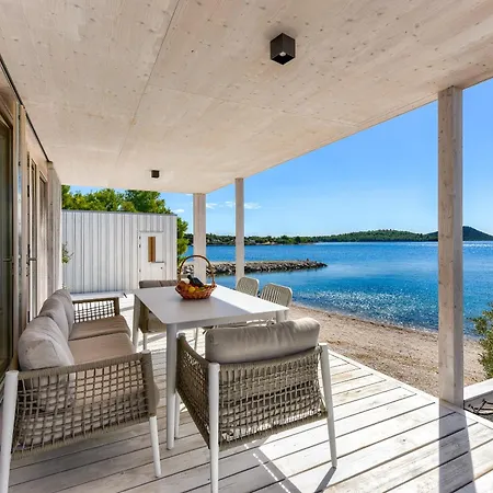 Luxury Beachfront Eco 77 With Sauna ホリデーパーク