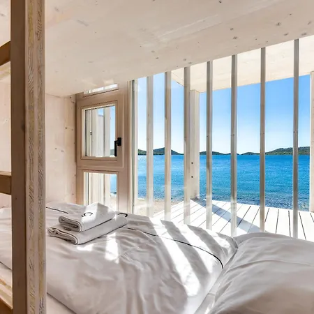 ホリデーパーク Luxury Beachfront Eco 77 With Sauna