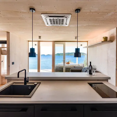ホリデーパーク Luxury Beachfront Eco 77 With Sauna *